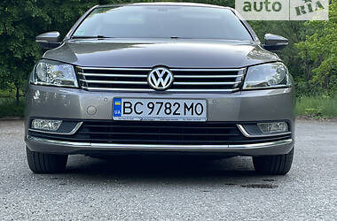 Седан Volkswagen Passat 2011 в Стрые