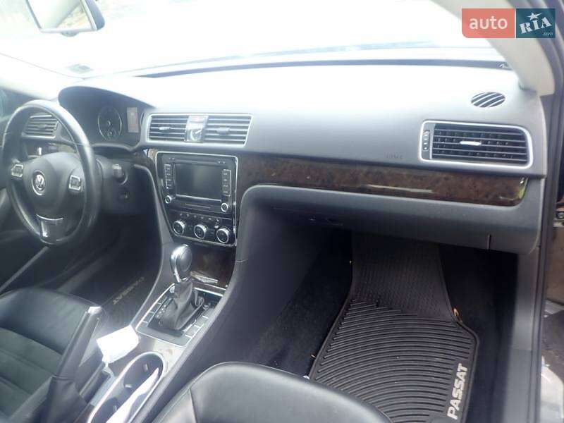 Седан Volkswagen Passat 2013 в Львове