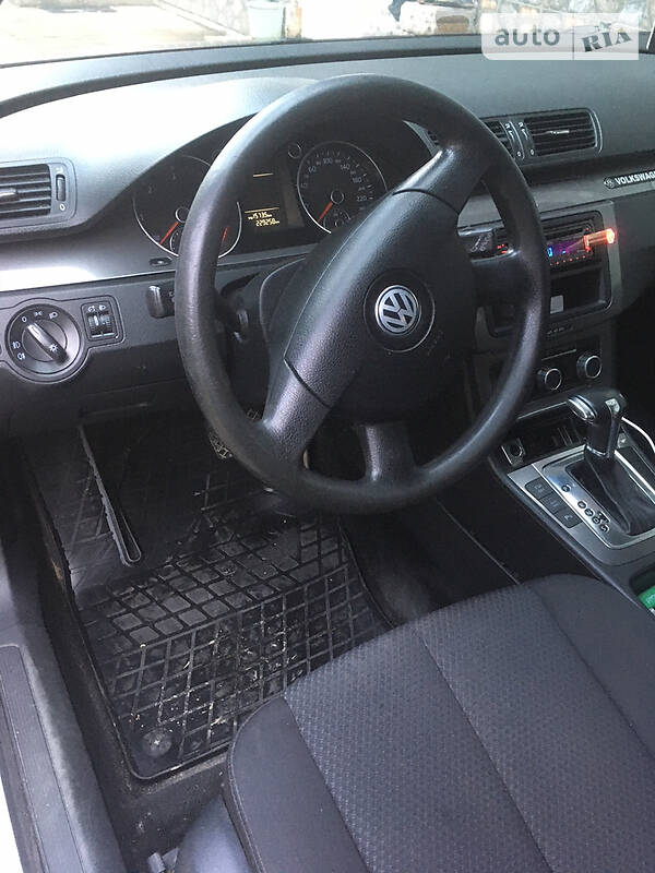Універсал Volkswagen Passat 2010 в Чернівцях