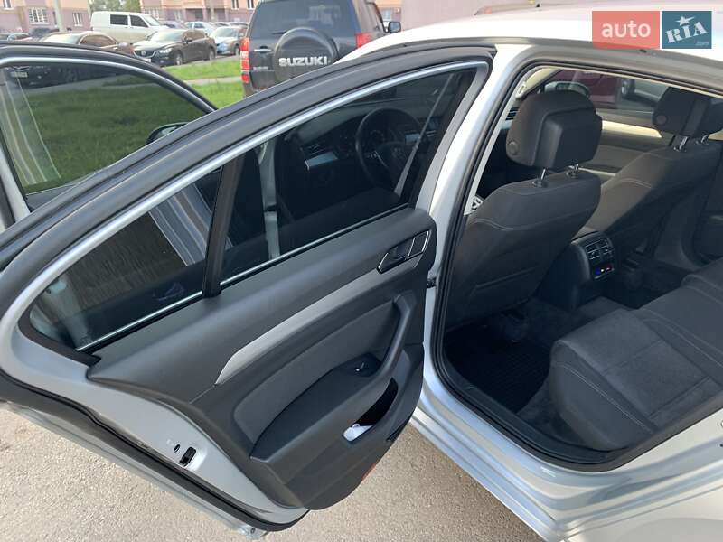 Седан Volkswagen Passat 2014 в Харкові