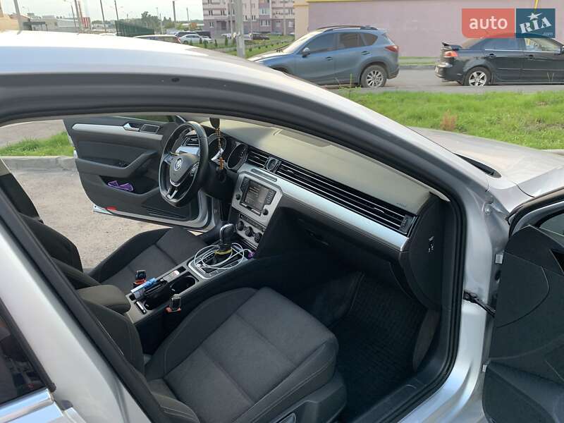 Седан Volkswagen Passat 2014 в Харкові
