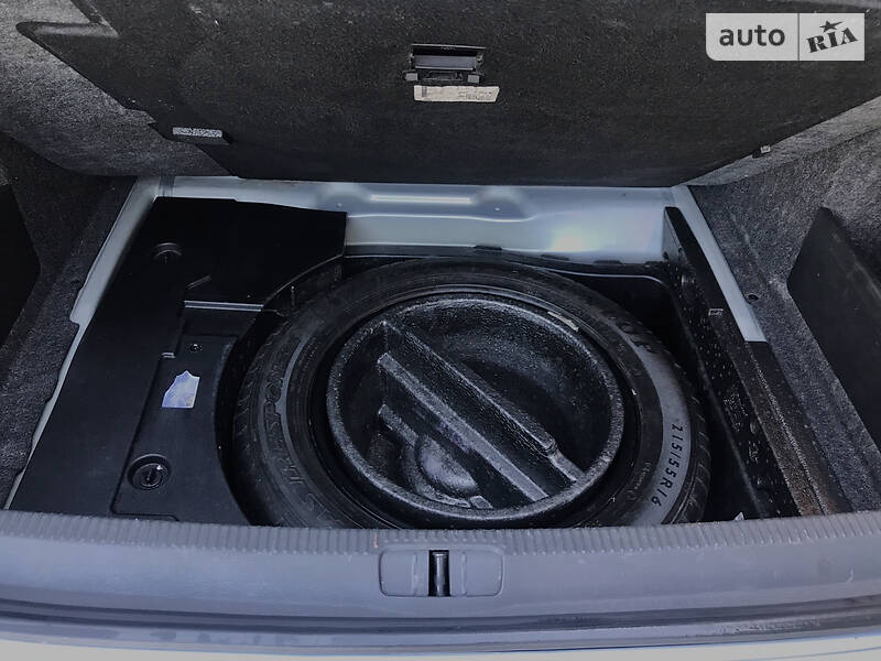 Седан Volkswagen Passat 2010 в Харкові