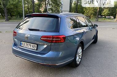 Универсал Volkswagen Passat 2018 в Киеве