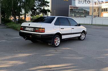 Седан Volkswagen Passat 1991 в 