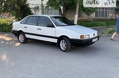 Седан Volkswagen Passat 1991 в 