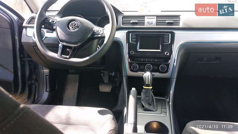 Седан Volkswagen Passat 2015 в Богуславі