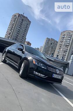 Седан Volkswagen Passat 2012 в Киеве