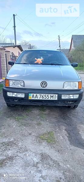 Седан Volkswagen Passat 1990 в Маньковке