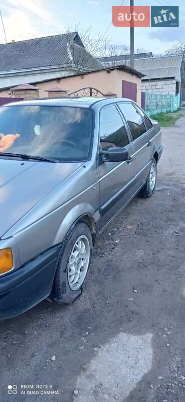 Седан Volkswagen Passat 1990 в Маньківці