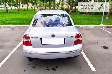 Седан Volkswagen Passat 2005 в Мариуполе