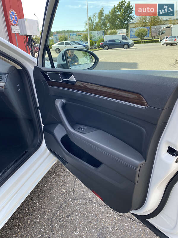 Універсал Volkswagen Passat 2017 в Іршаві