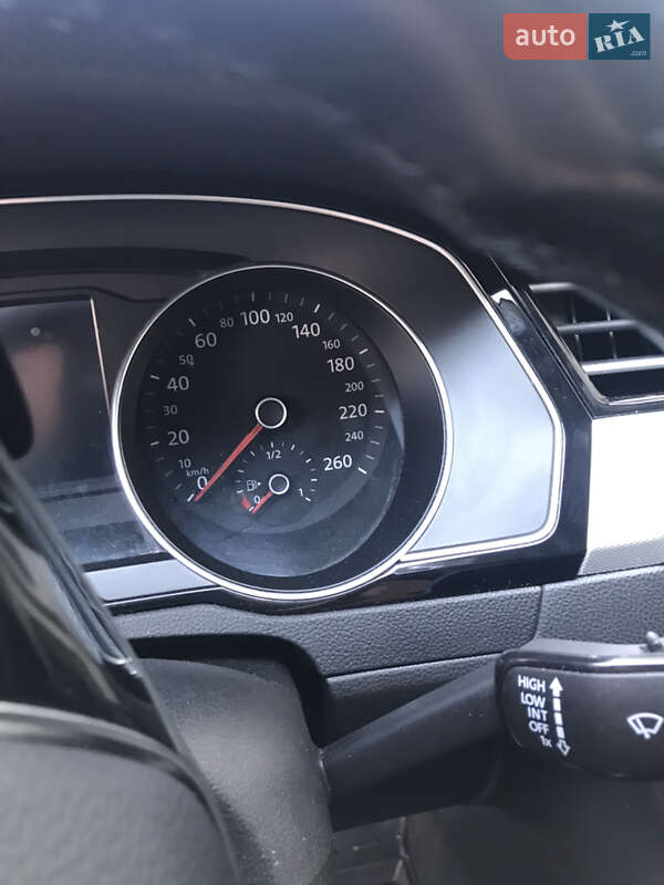 Универсал Volkswagen Passat 2017 в Хмельницком