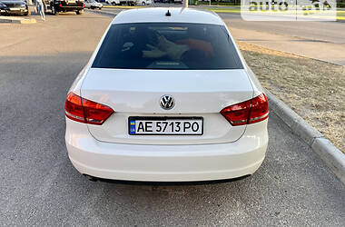 Седан Volkswagen Passat 2013 в Днепре