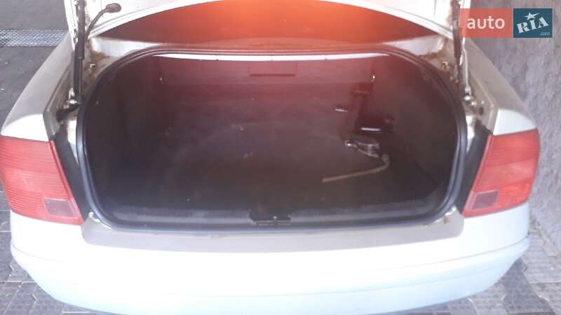 Седан Volkswagen Passat 1999 в Киеве