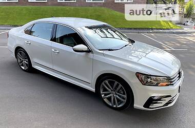 Седан Volkswagen Passat 2016 в Києві