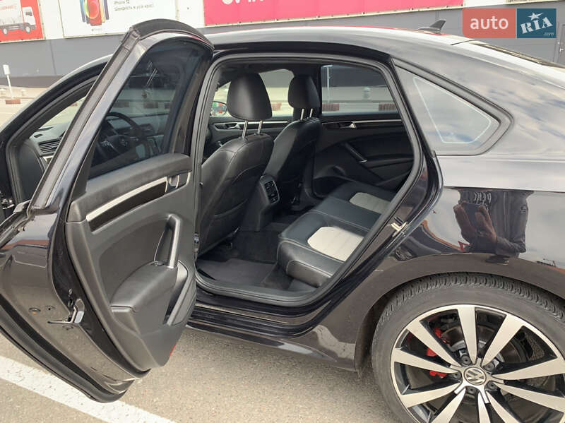 Седан Volkswagen Passat 2018 в Києві