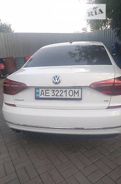 Седан Volkswagen Passat 2017 в Павлограді