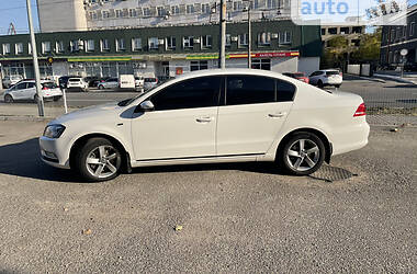 Седан Volkswagen Passat 2012 в Днепре