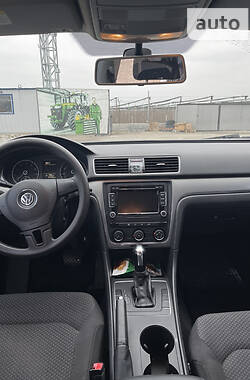 Седан Volkswagen Passat 2013 в Днепре