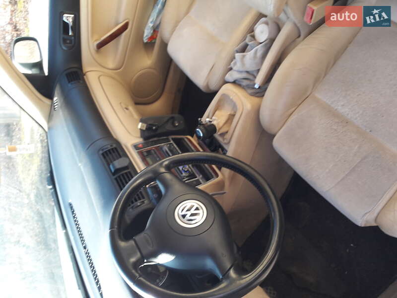 Универсал Volkswagen Passat 2002 в Изяславе