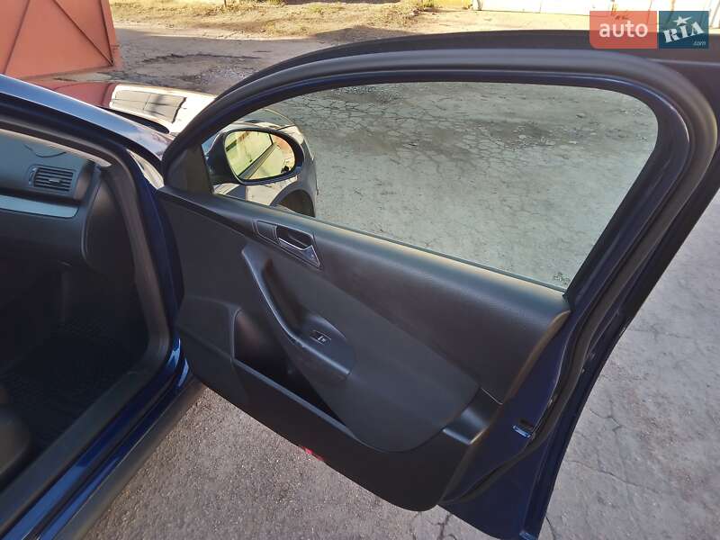 Универсал Volkswagen Passat 2005 в Измаиле