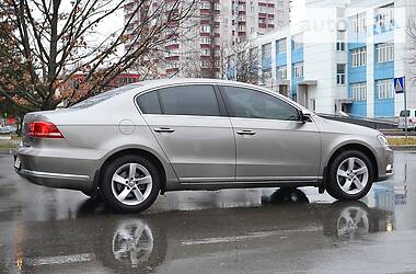 Седан Volkswagen Passat 2011 в Києві