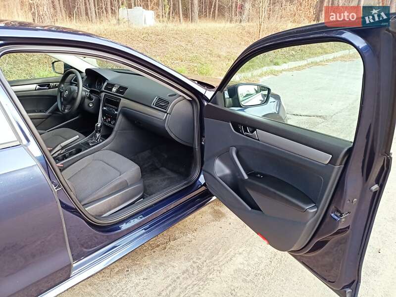 Седан Volkswagen Passat 2013 в Києві