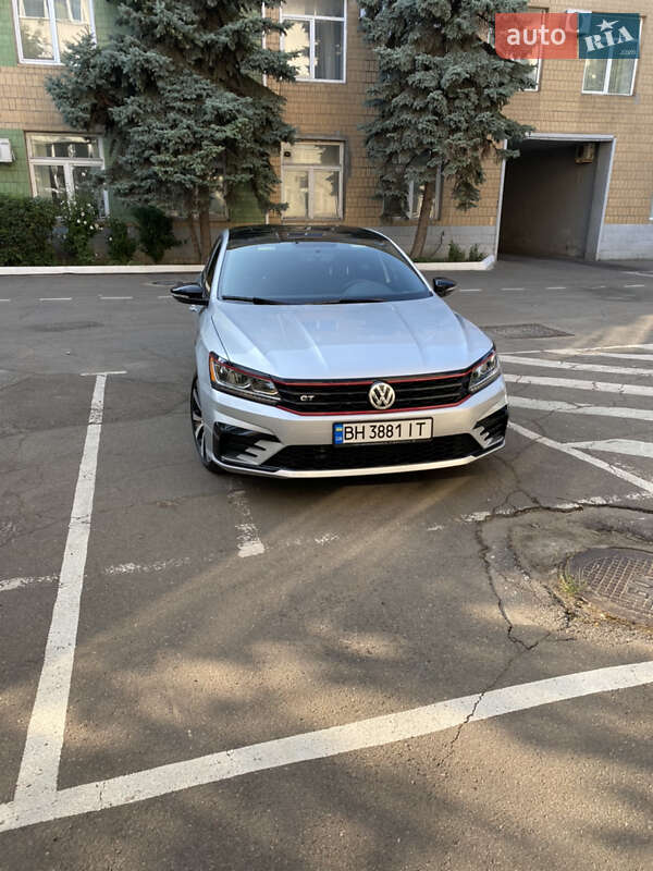 Седан Volkswagen Passat 2018 в Одессе