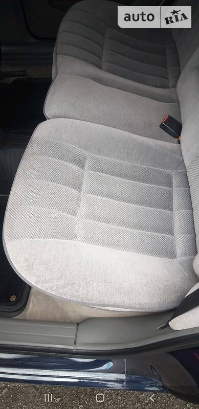 Седан Volkswagen Passat 1989 в Кельменцях