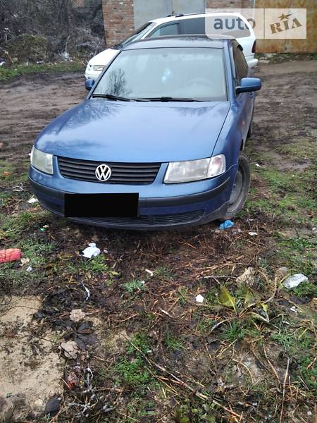 Седан Volkswagen Passat 1998 в Ромнах