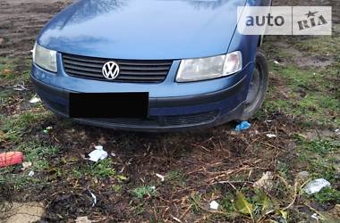 Седан Volkswagen Passat 1998 в Ромнах