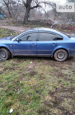 Седан Volkswagen Passat 1998 в Ромнах