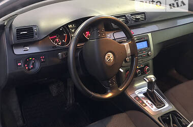 Універсал Volkswagen Passat 2010 в Житомирі