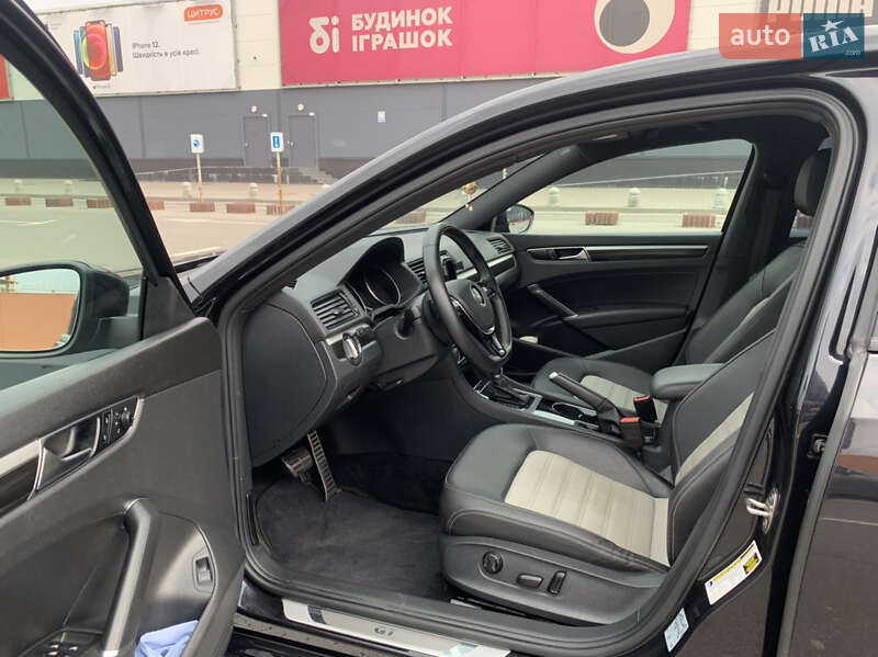 Седан Volkswagen Passat 2018 в Києві