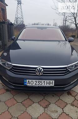 Седан Volkswagen Passat 2015 в 