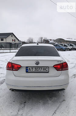 Седан Volkswagen Passat 2012 в Ивано-Франковске