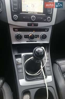 Универсал Volkswagen Passat 2012 в 