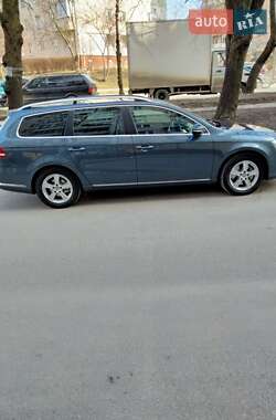 Універсал Volkswagen Passat 2012 в 