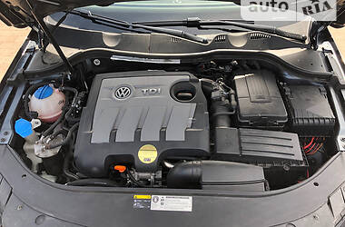 Седан Volkswagen Passat 2012 в Житомирі