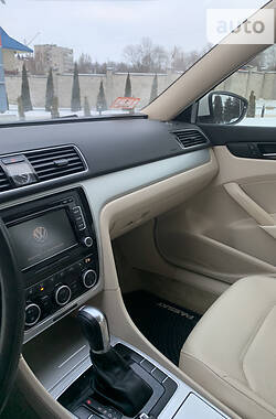 Седан Volkswagen Passat 2012 в Тернополі