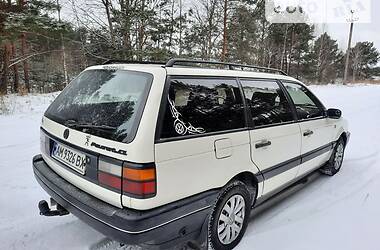 Універсал Volkswagen Passat 1993 в Хорошеві