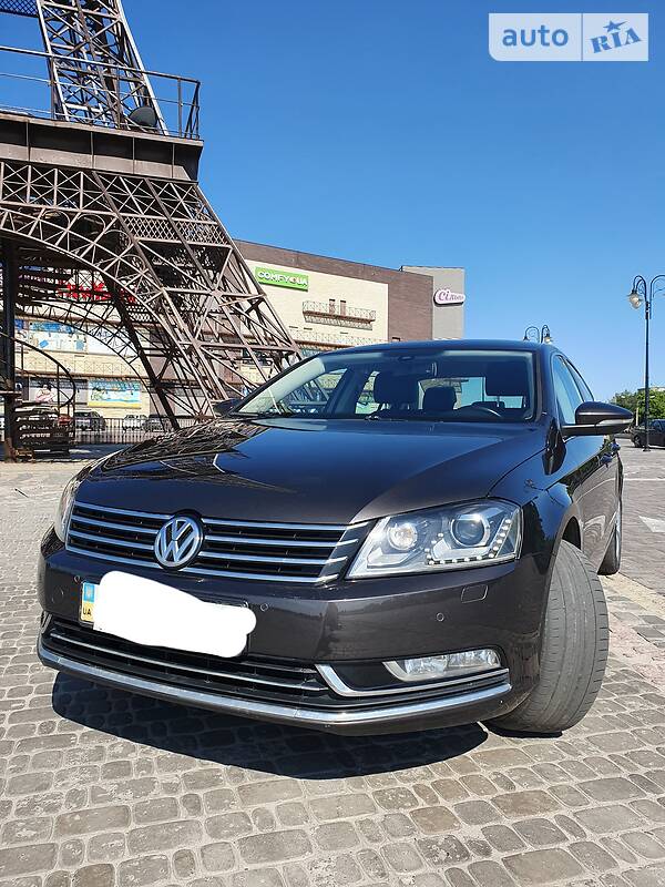 Седан Volkswagen Passat 2011 в Черновцах