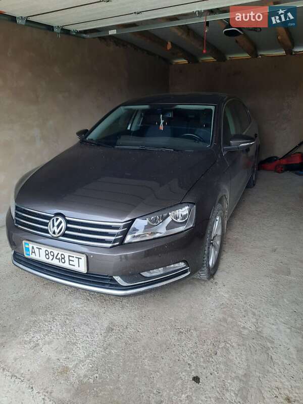 Седан Volkswagen Passat 2012 в Івано-Франківську