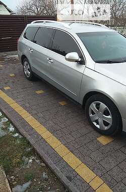 Универсал Volkswagen Passat 2009 в Бориславе