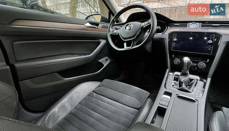 Седан Volkswagen Passat 2018 в Києві