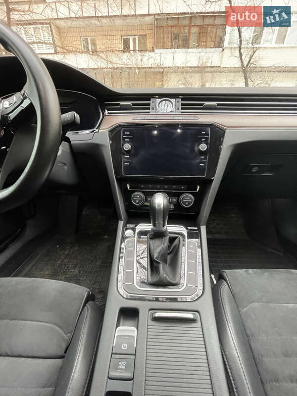 Седан Volkswagen Passat 2018 в Києві