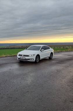 Седан Volkswagen Passat 2016 в Хмельницком