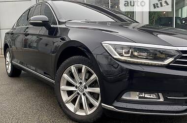 Седан Volkswagen Passat 2017 в Киеве