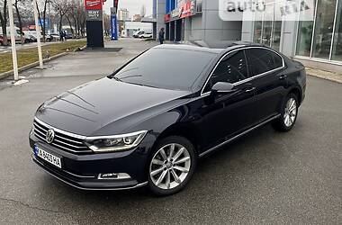 Седан Volkswagen Passat 2017 в Киеве