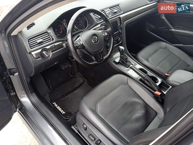 Седан Volkswagen Passat 2015 в Киеве